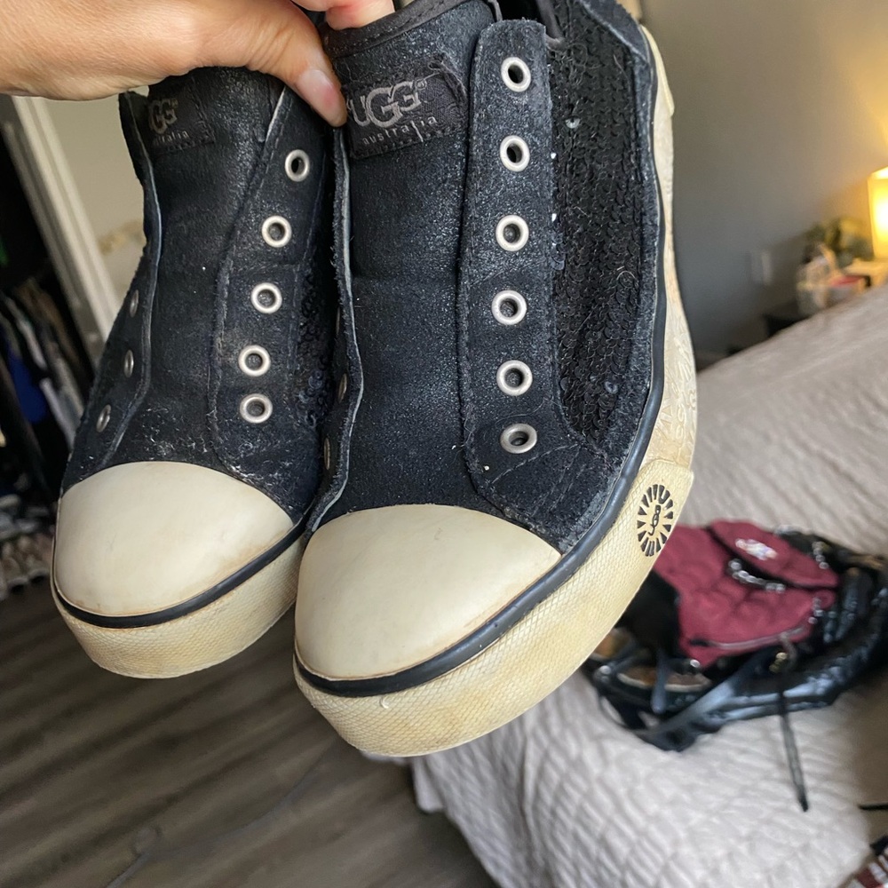 UGG BLACK SEQUINED SNEAKERS FUR INSIDE 7